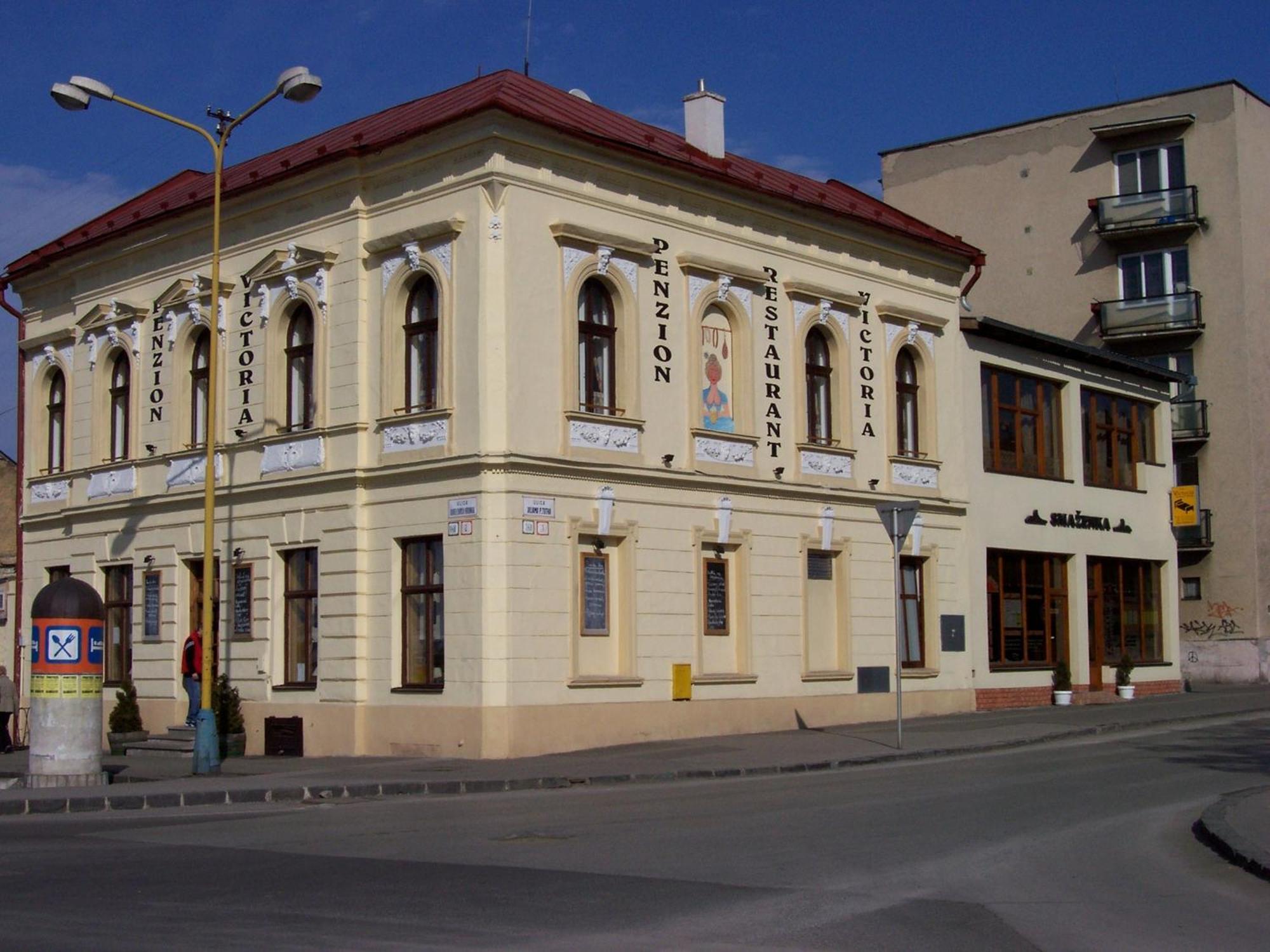 Victoria - Penzion & Restaurant Зволен Экстерьер фото