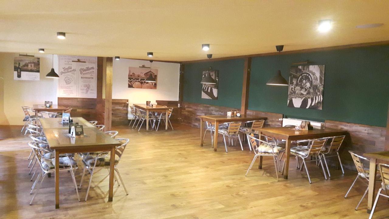 Victoria - Penzion & Restaurant Зволен Экстерьер фото
